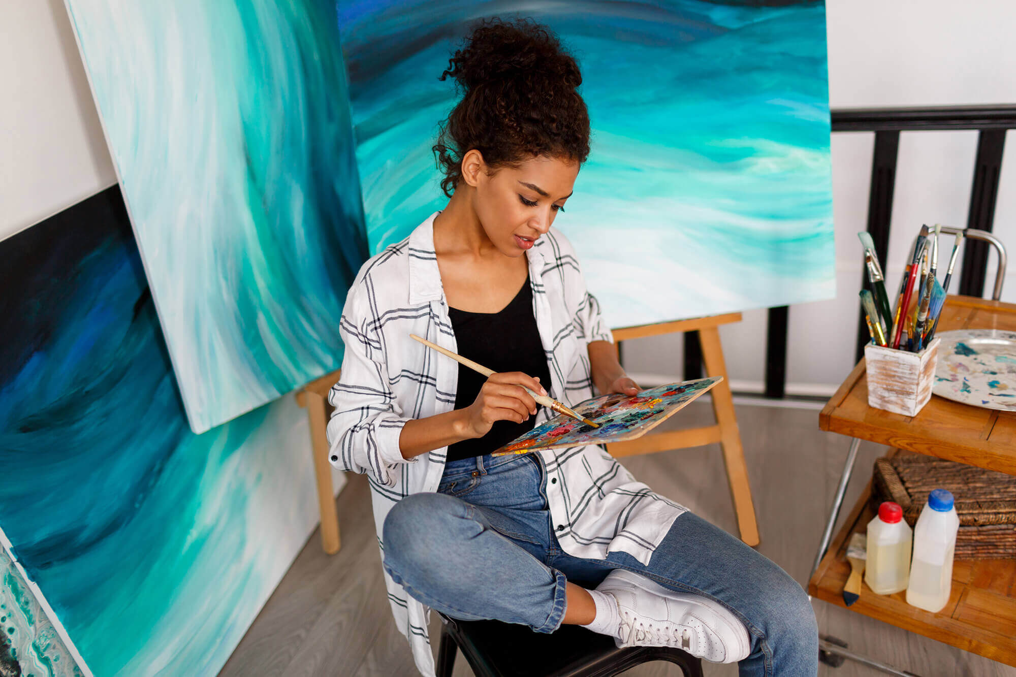 professional-female-artist-painting-canvas-studio